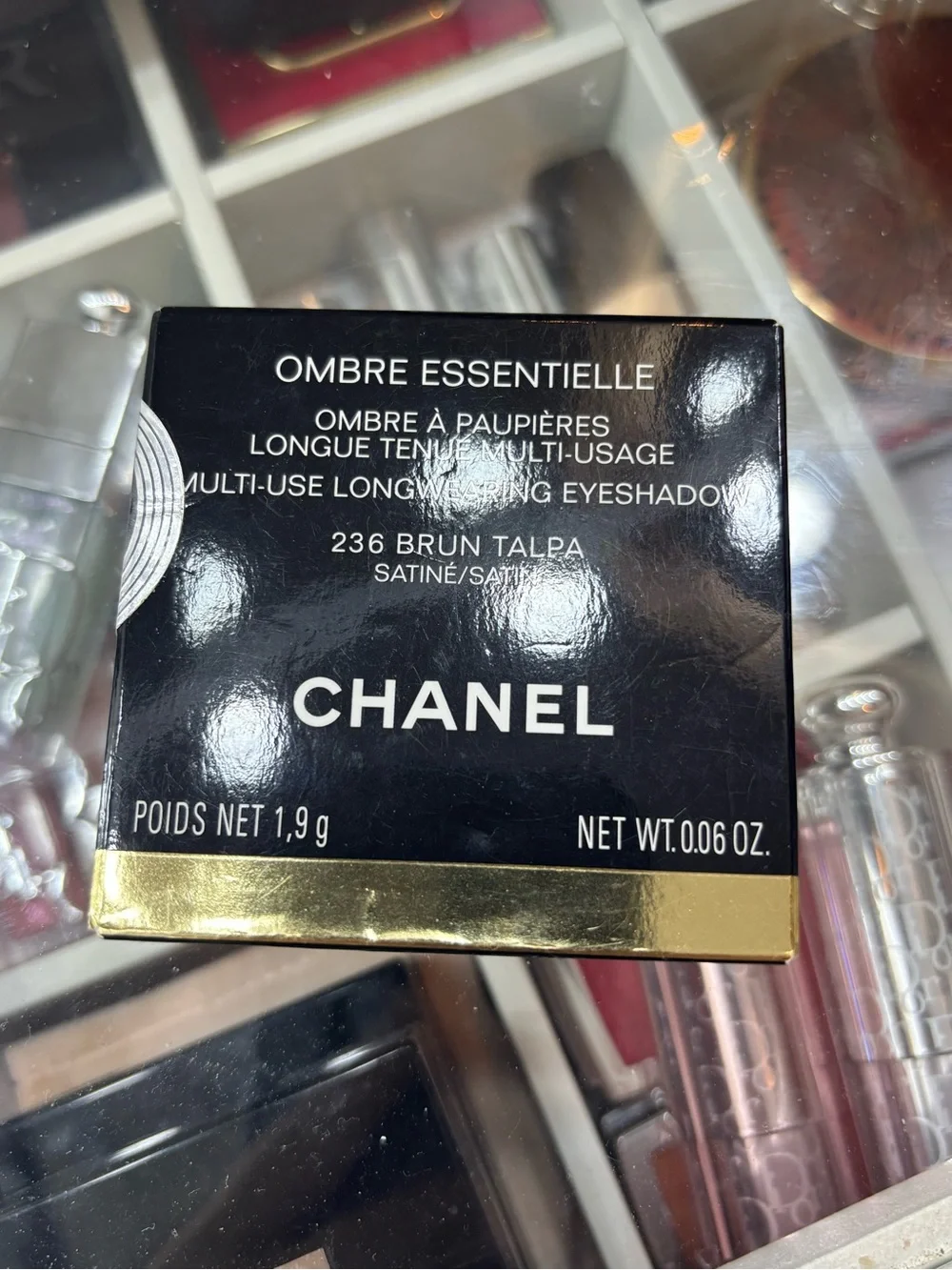 CHANEL long wearing eyeshadow -Color: 236 brun talpa